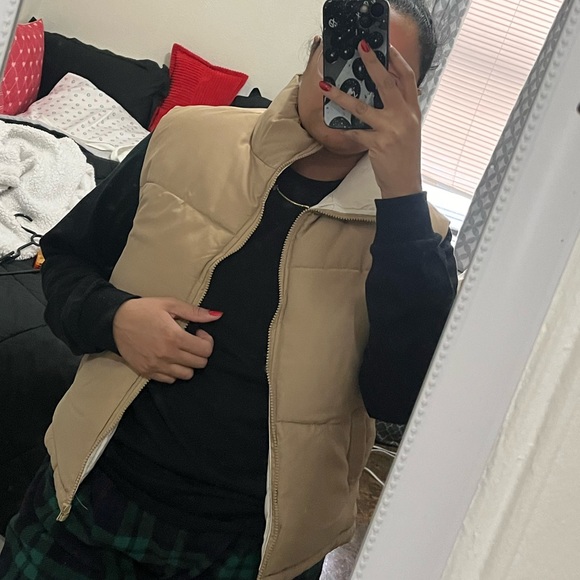 Amazon Cropped Puffer Vest - Picture 6 of 6